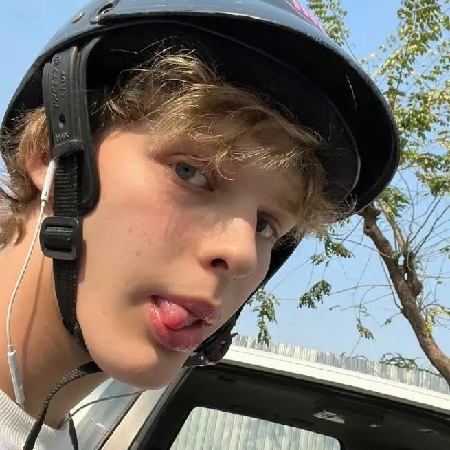 6686体育金牌作者Clyde